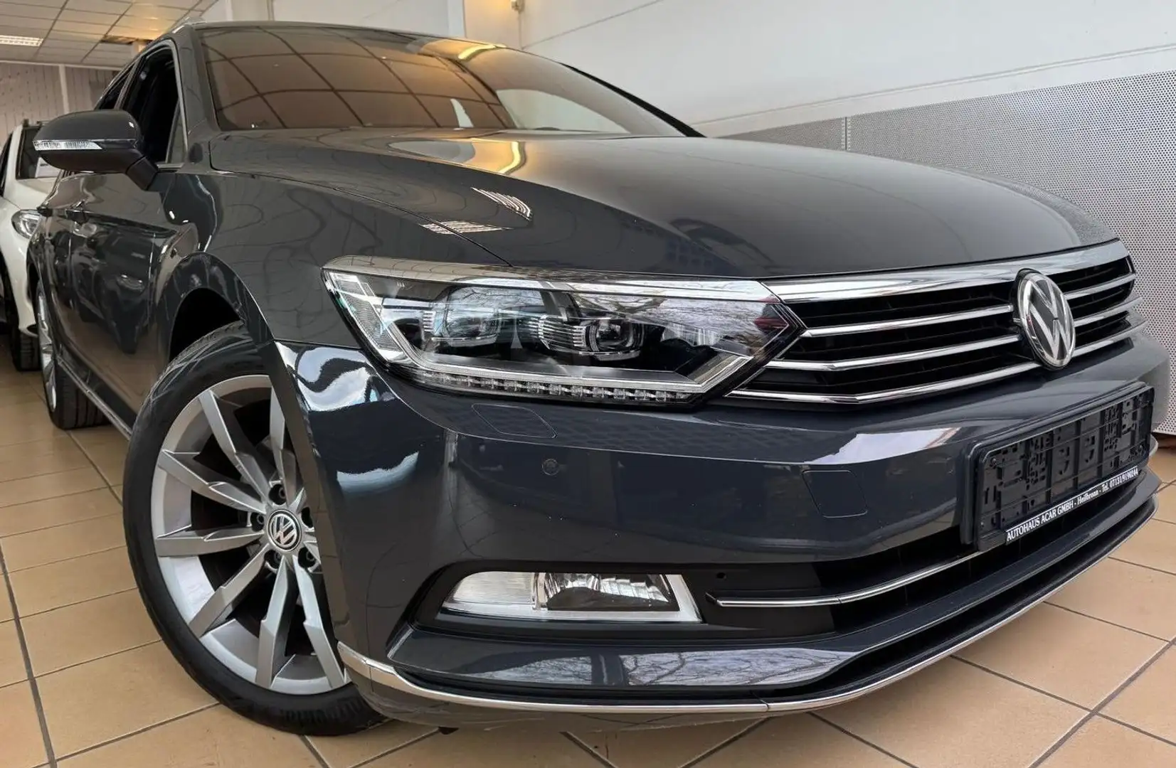 Volkswagen Passat Highline 4Motion Kamera Digital ACC HuD AHK LED Gris - 1