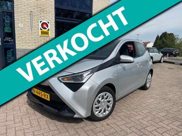 1.0 VVT-i x-play- camera-carplay- NL auto