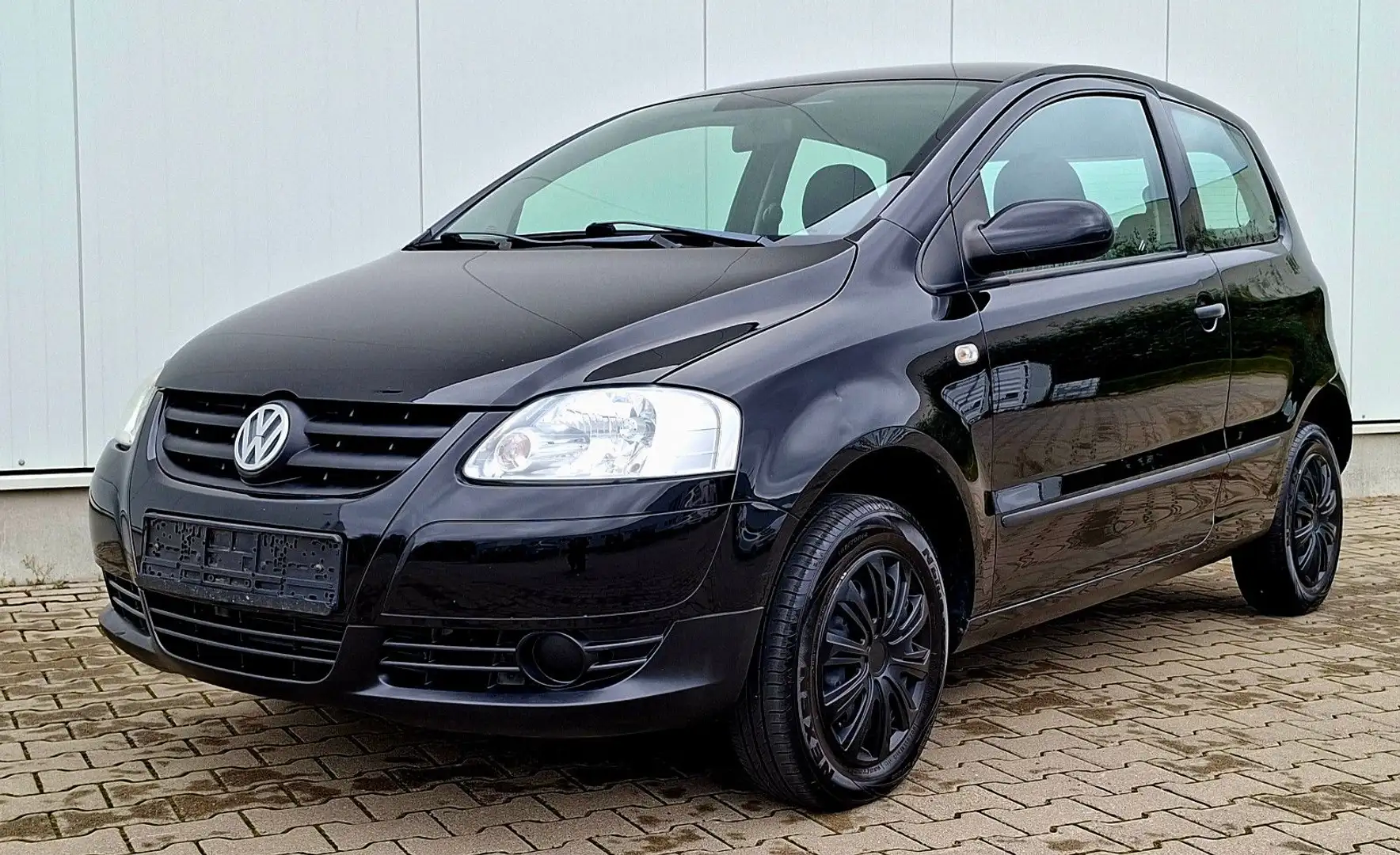 Volkswagen Fox Basis + Tüv + Klima Schwarz - 2