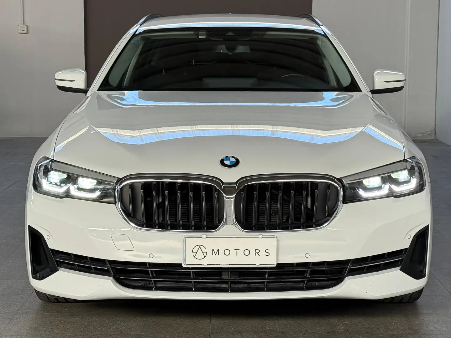 BMW 518 Serie 5 G31 2020 518d Touring mhev 48V Business Bianco - 2