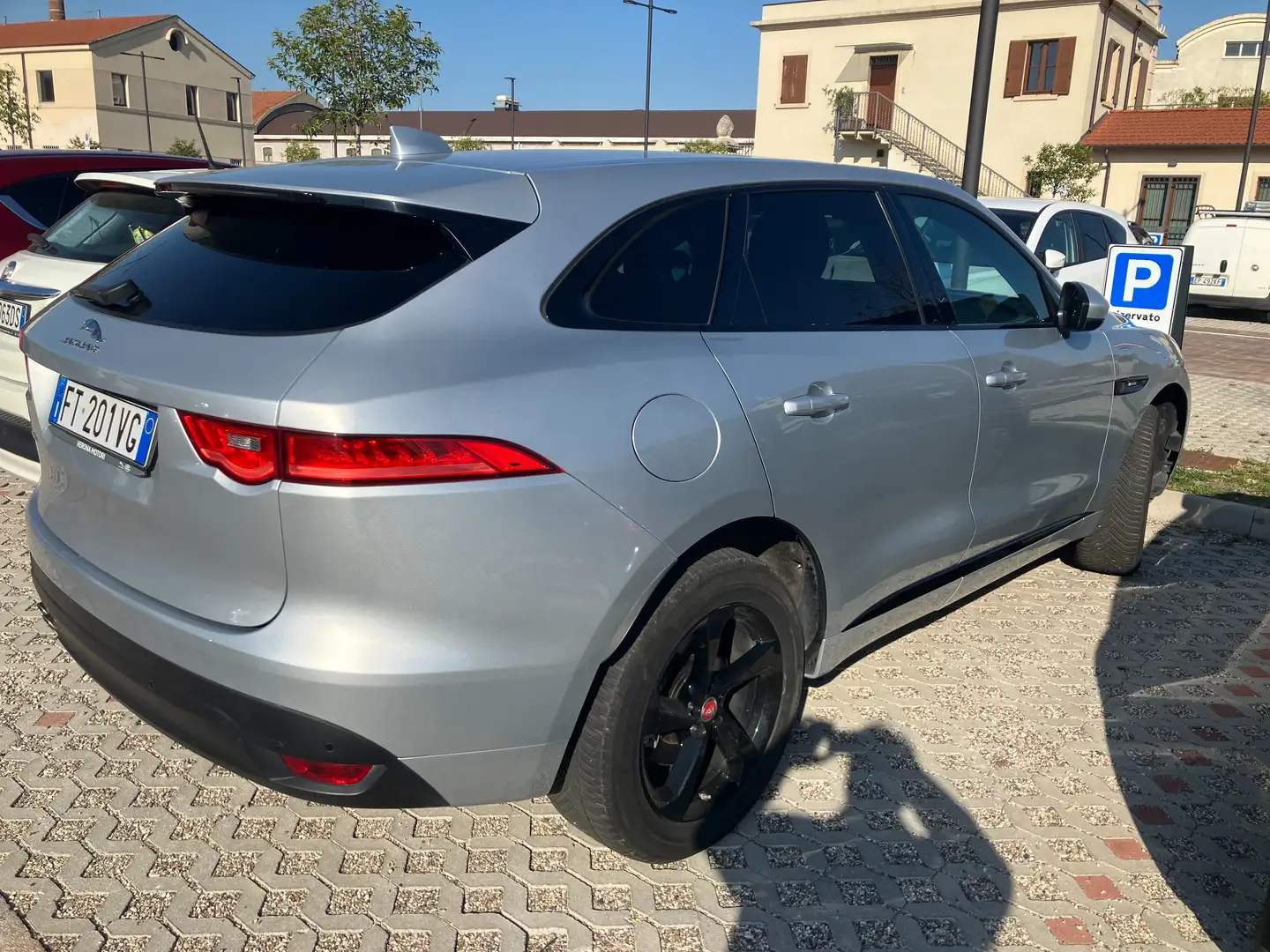 Jaguar F-Pace F-Pace 2015 2.0d i4 R-Sport 180cv auto my19 Argento - 2