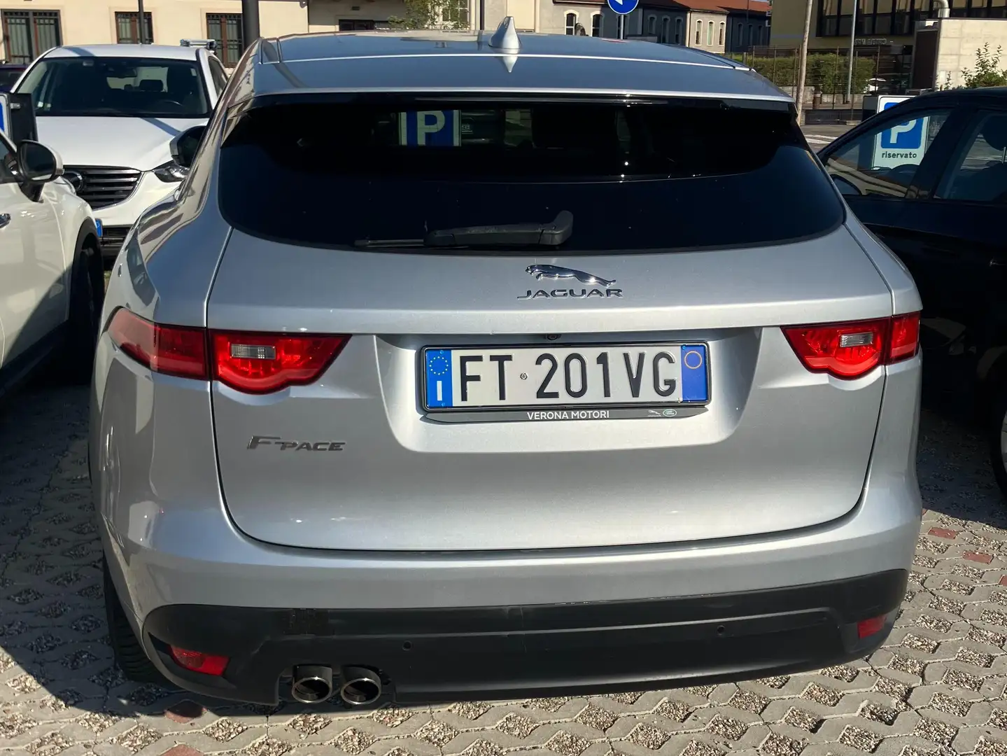 Jaguar F-Pace F-Pace 2015 2.0d i4 R-Sport 180cv auto my19 Argento - 1