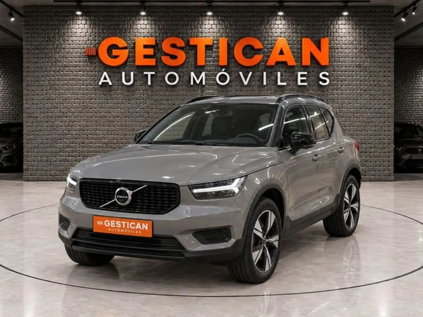 Volvo XC40 T5 Recharge R-Design Aut. Beige - 1
