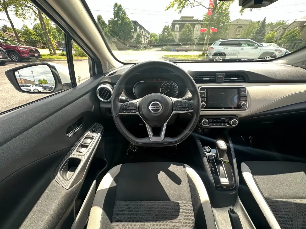 Nissan Versa снимка Nissan Versa