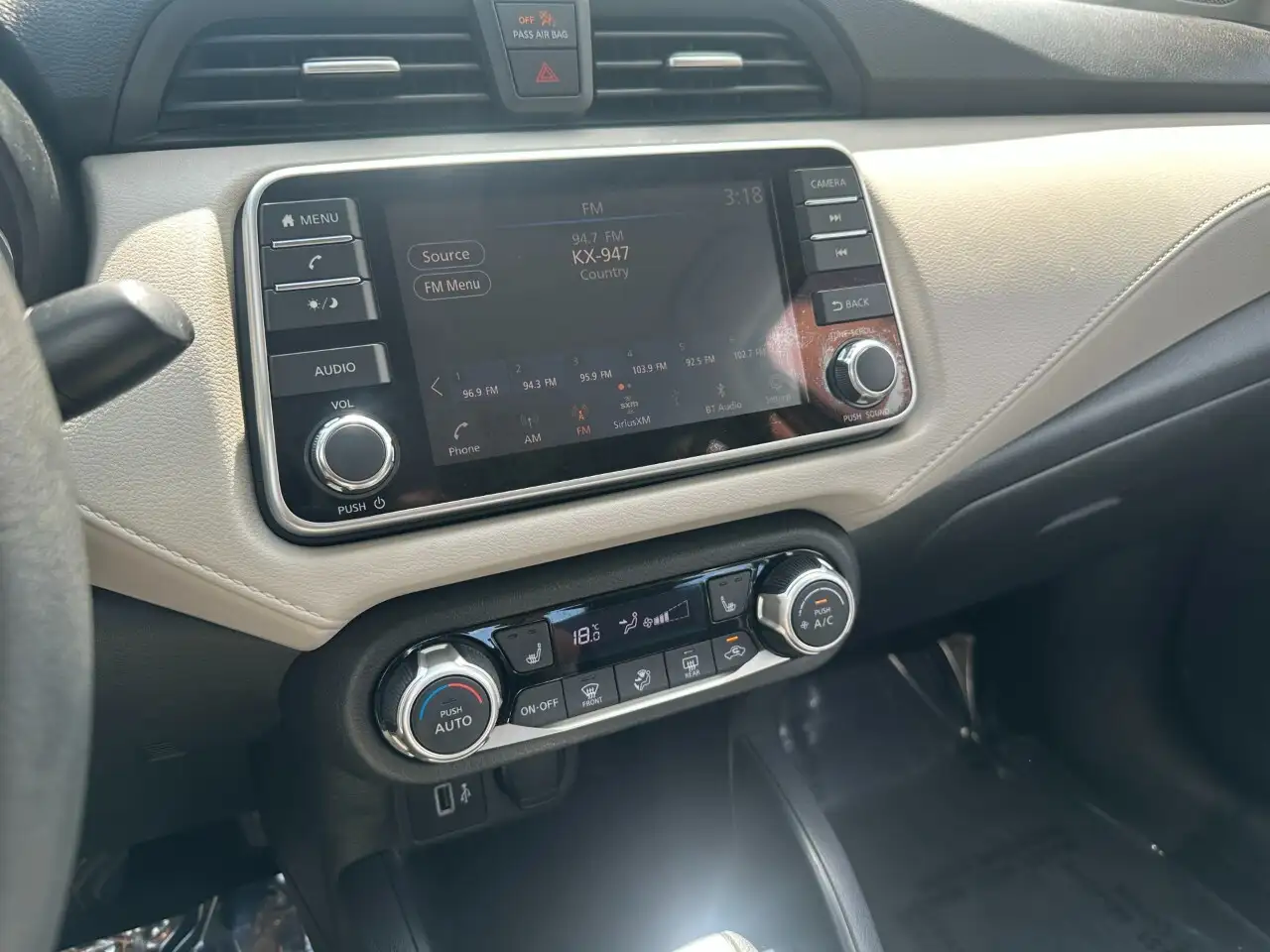 Nissan Versa снимка Nissan Versa