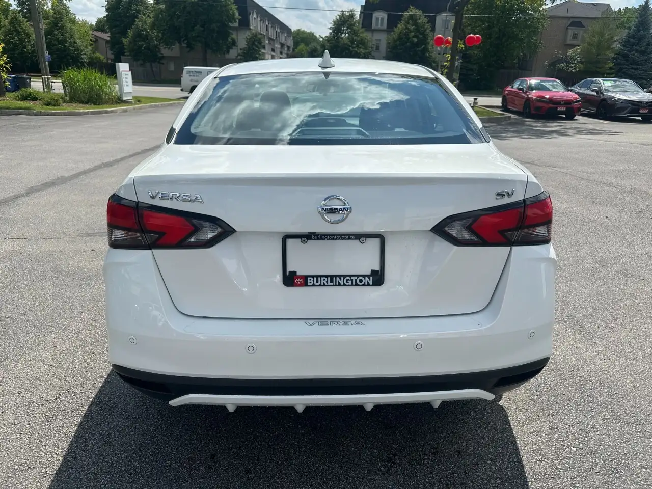 Nissan Versa снимка Nissan Versa