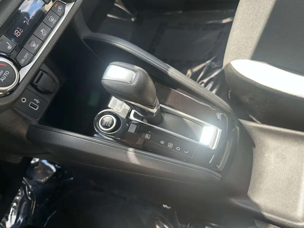 Nissan Versa снимка Nissan Versa