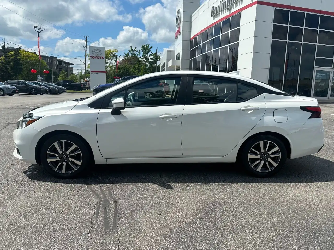 Nissan Versa снимка Nissan Versa