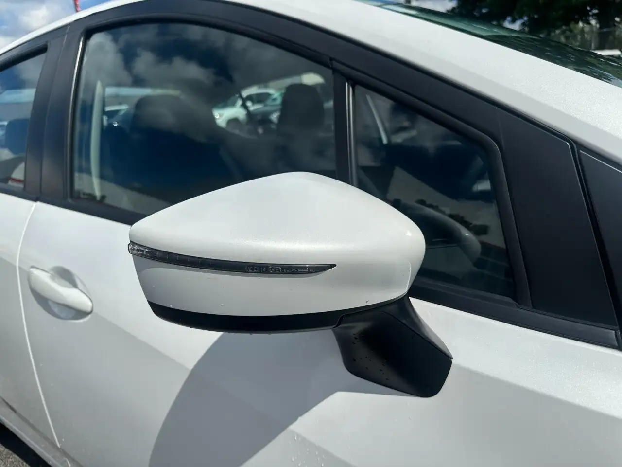 Nissan Versa снимка Nissan Versa