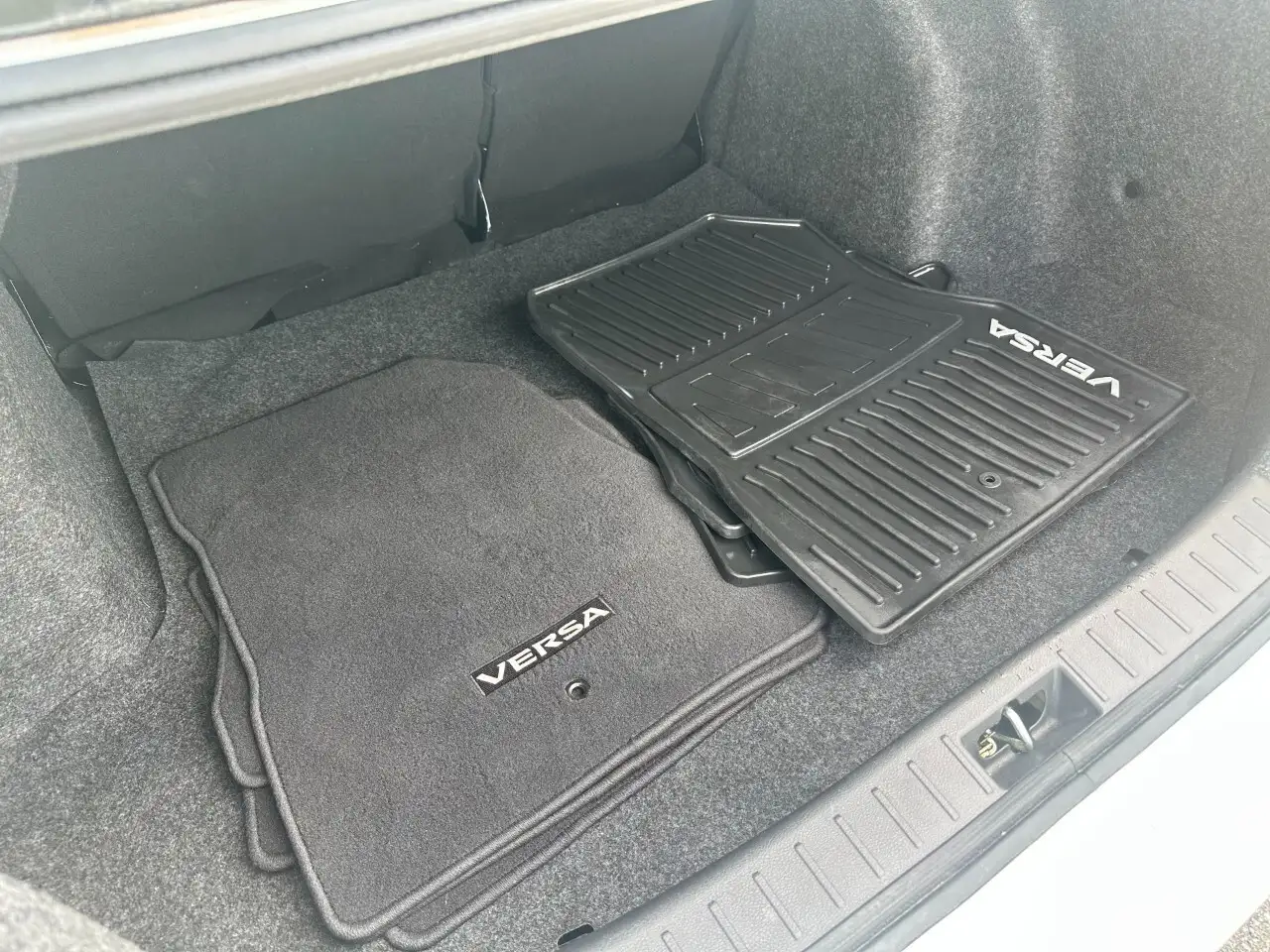Nissan Versa снимка Nissan Versa