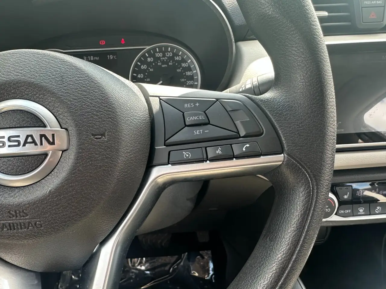 Nissan Versa снимка Nissan Versa