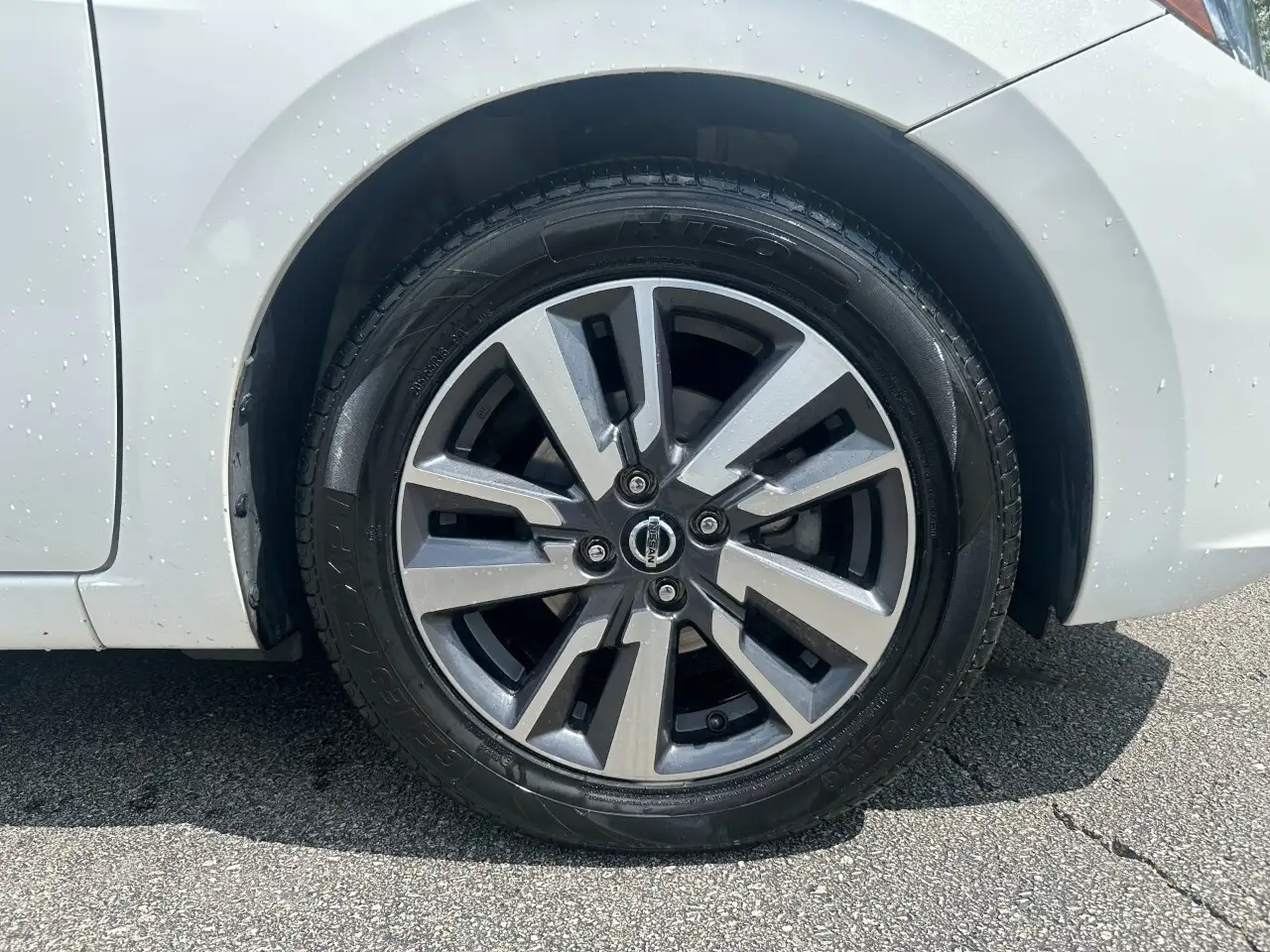 Nissan Versa снимка Nissan Versa