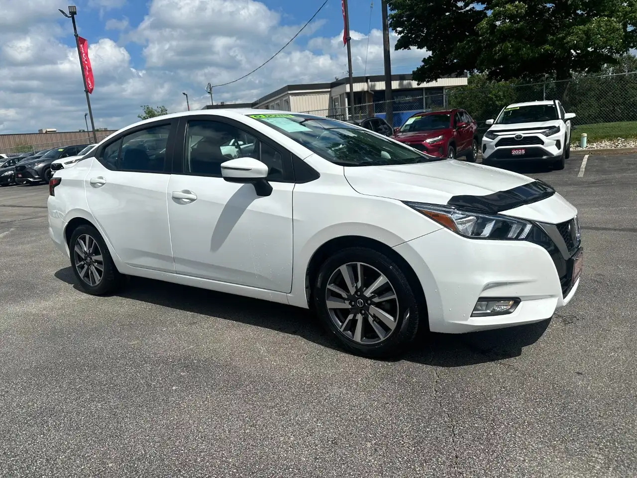 Nissan Versa снимка Nissan Versa