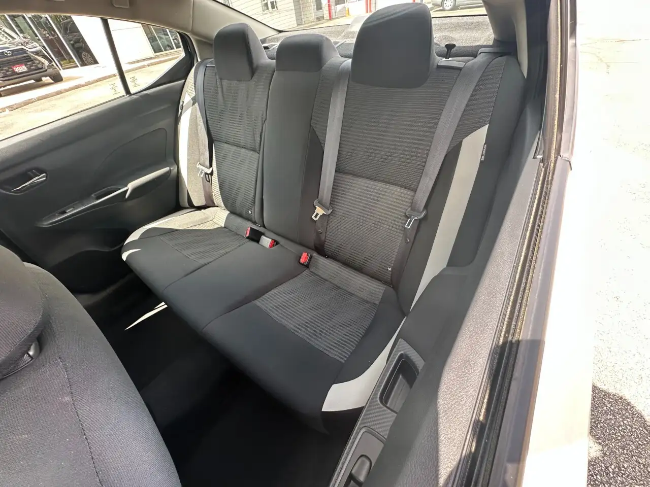 Nissan Versa снимка Nissan Versa