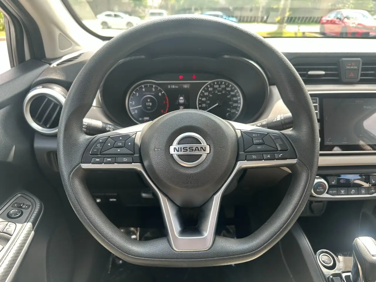 Nissan Versa снимка Nissan Versa