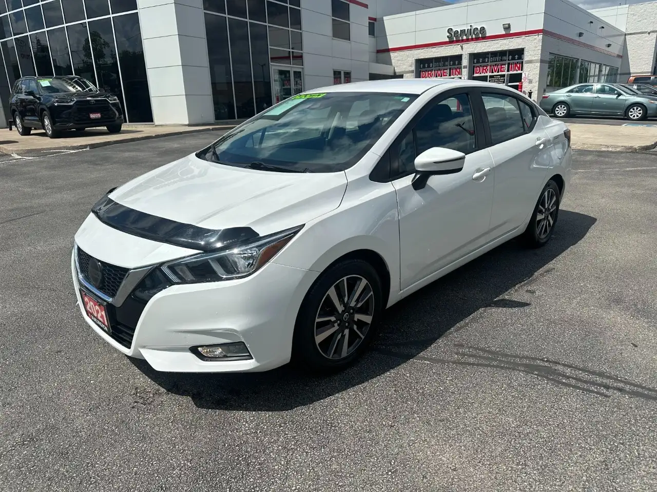 Nissan Versa снимка Nissan Versa