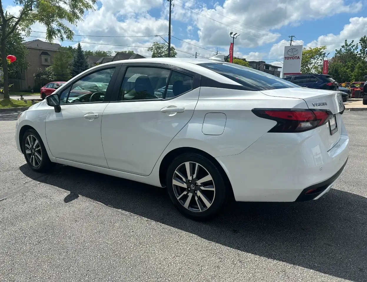 Nissan Versa снимка Nissan Versa