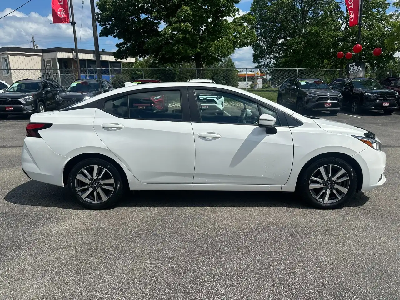Nissan Versa снимка Nissan Versa