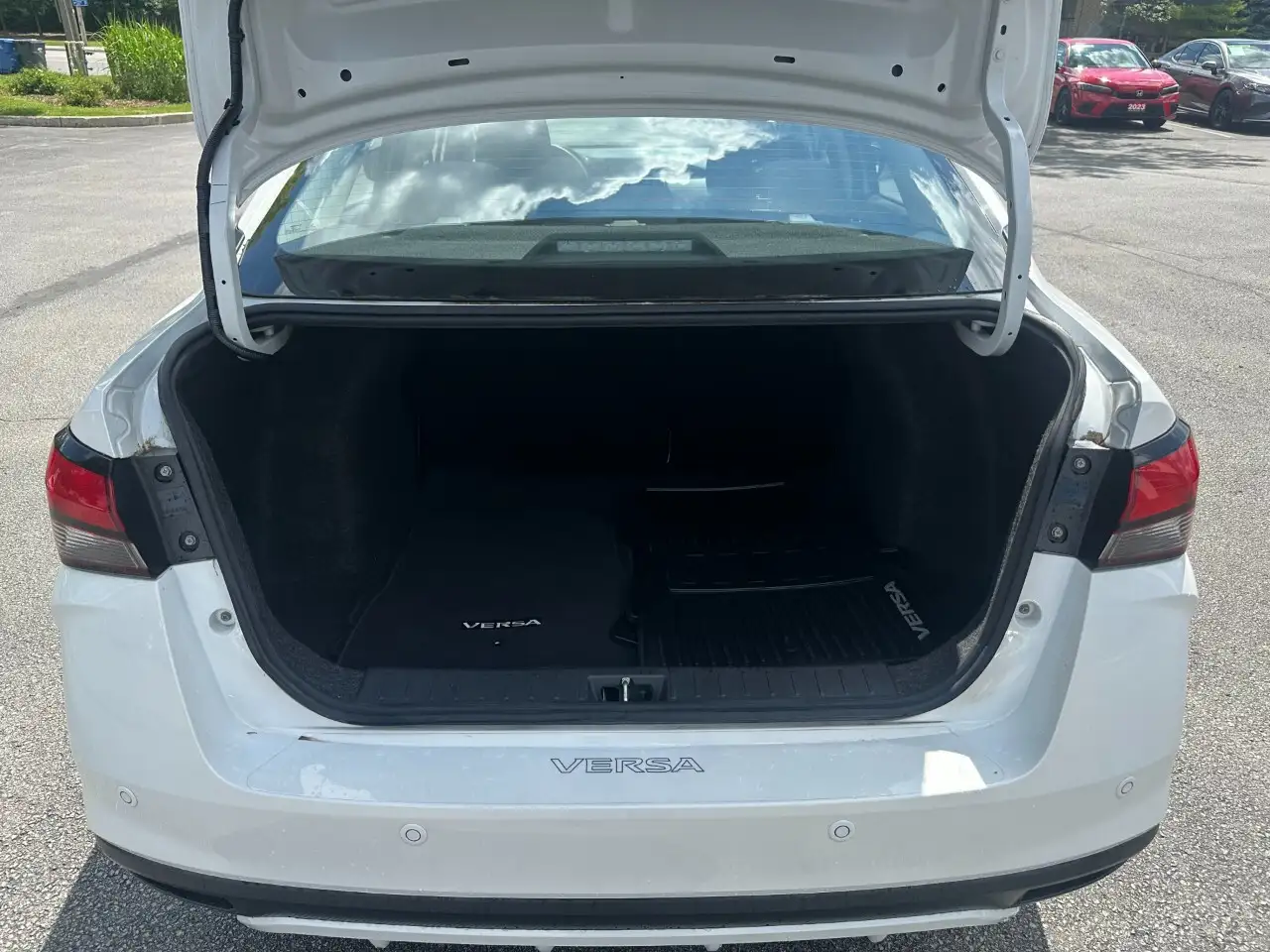 Nissan Versa снимка Nissan Versa