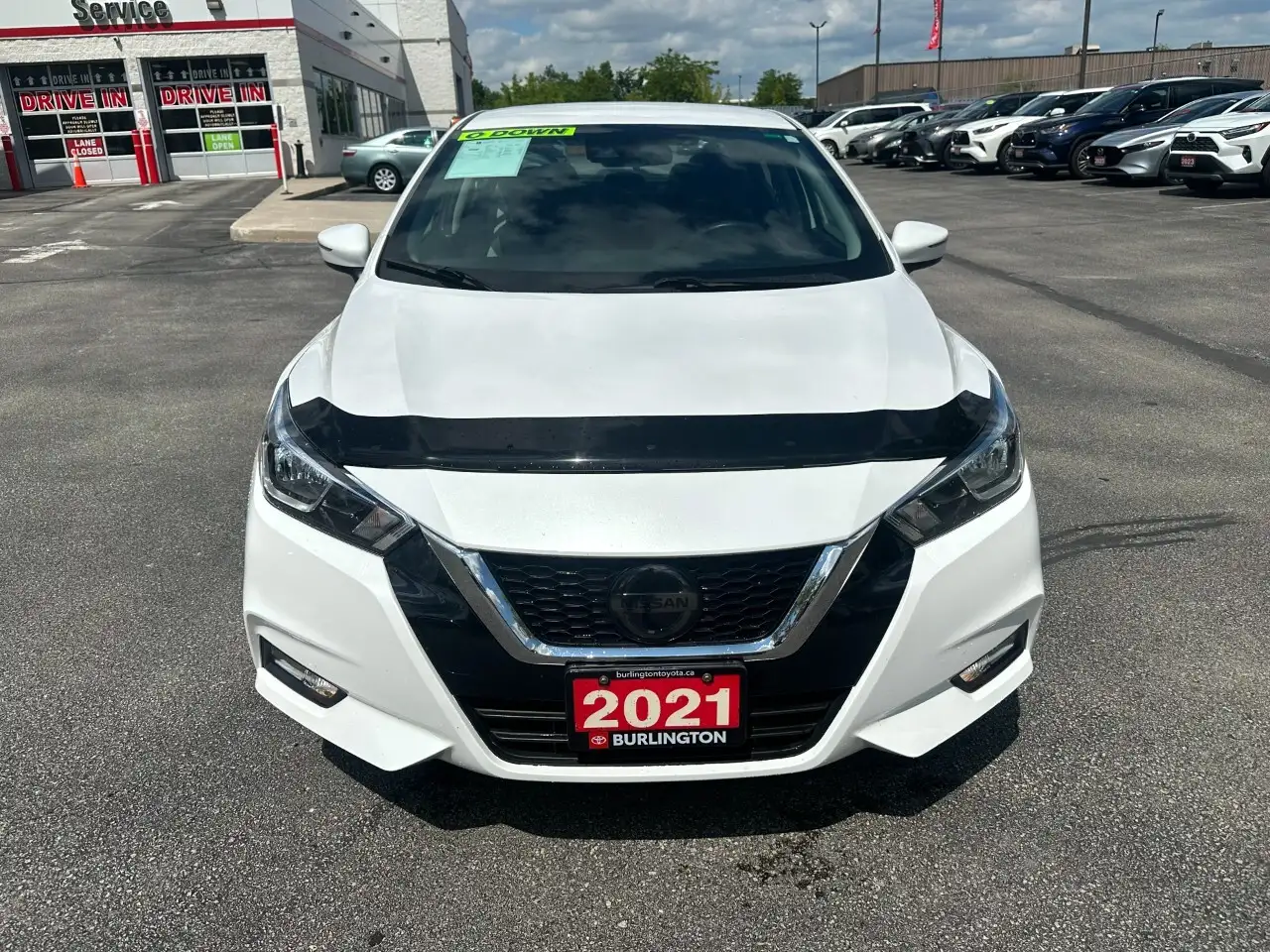 Nissan Versa снимка Nissan Versa