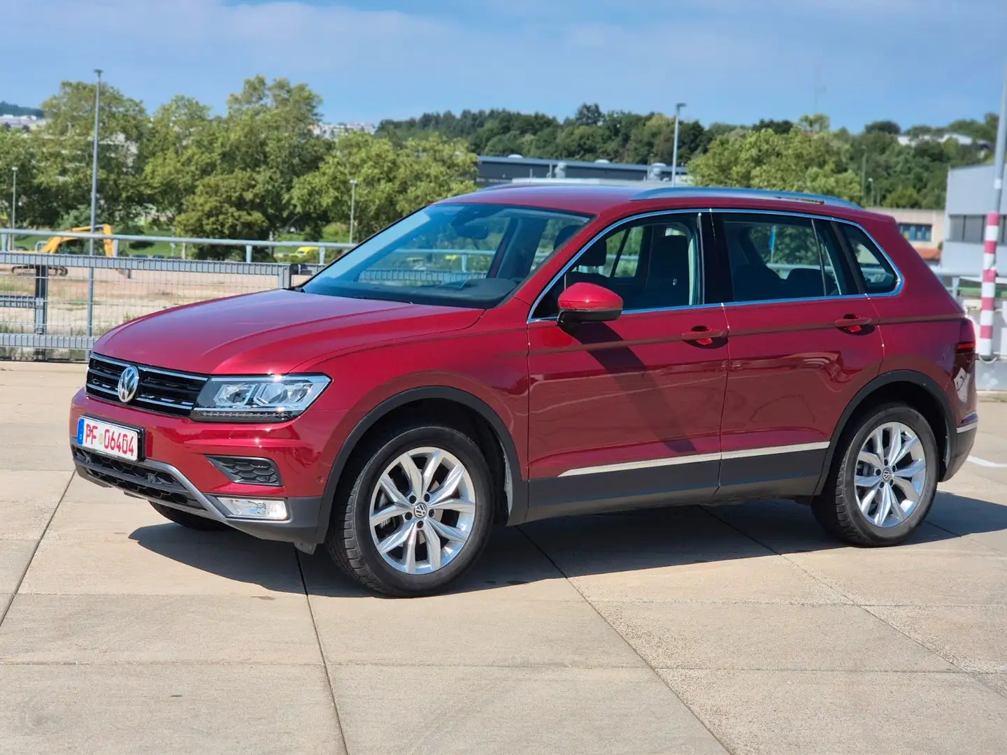 Volkswagen Tiguan Highline OFFROAD BMT/Start-Stopp 4Motion Rot - 1