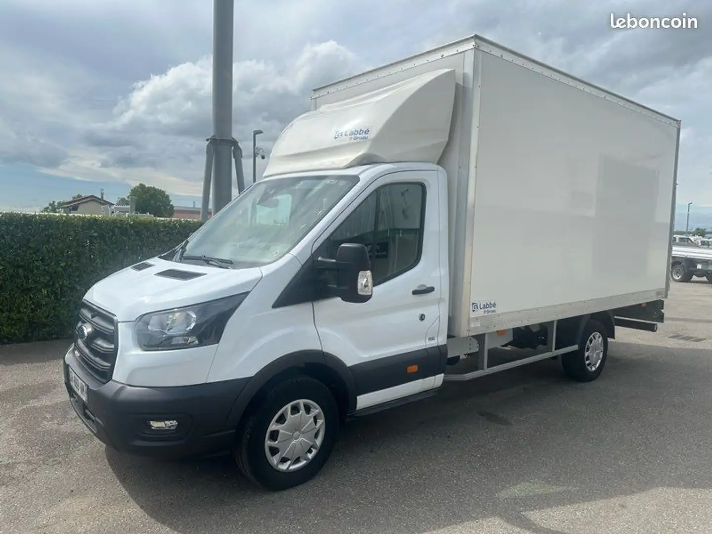Ford Transit 24000 ht caisse 20m3 hayon 28.500km - 2
