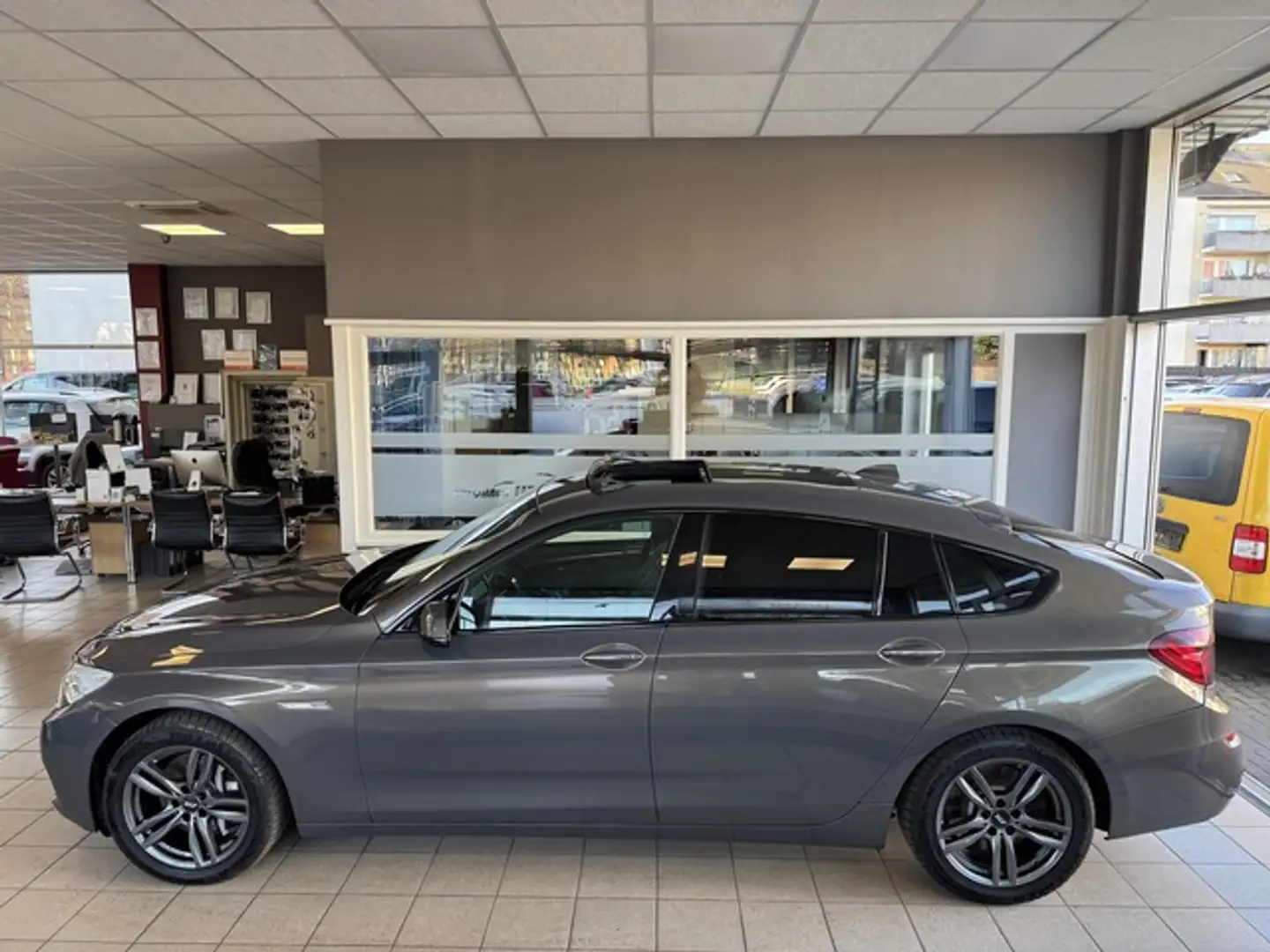 BMW 535 535d GT M-Paket Leder Panorama Navi Kamera HUD Grau - 1