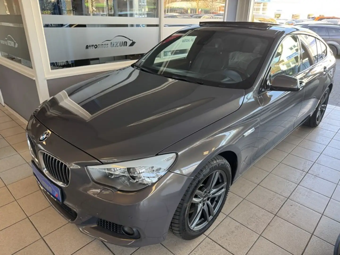 BMW 535 535d GT M-Paket Leder Panorama Navi Kamera HUD Grau - 2