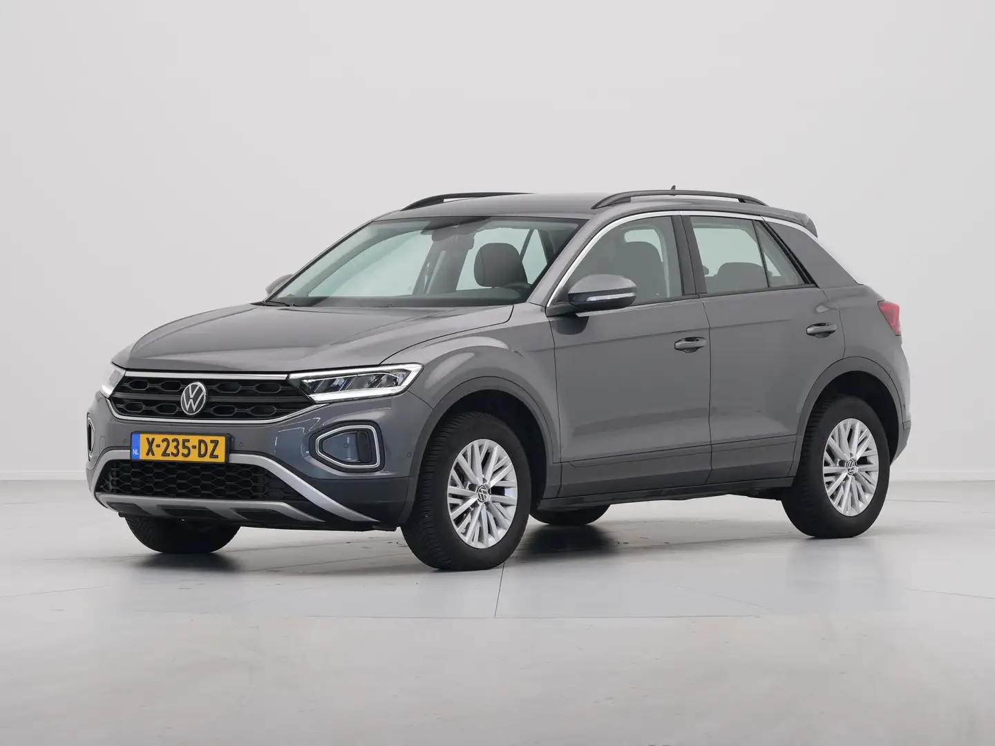 Volkswagen T-Roc 1.5 TSI 150pk DSG Life Navigatie Clima Pdc Acc Grijs - 2