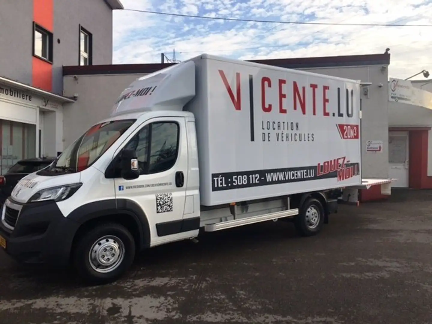 Peugeot Boxer L4H3 Caisse Hayon elevateur Blanc - 1