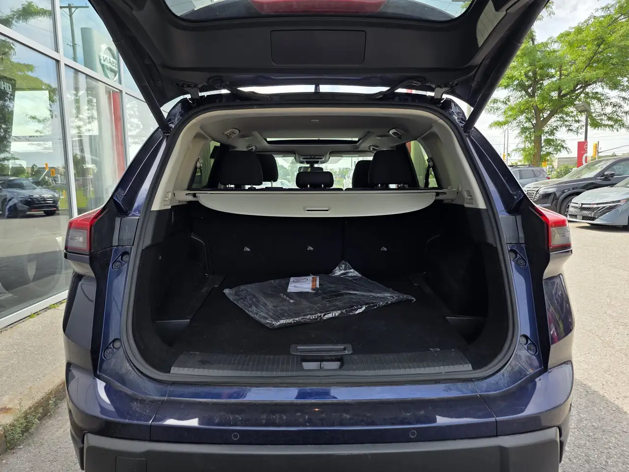 Nissan Rogue снимка Nissan Rogue