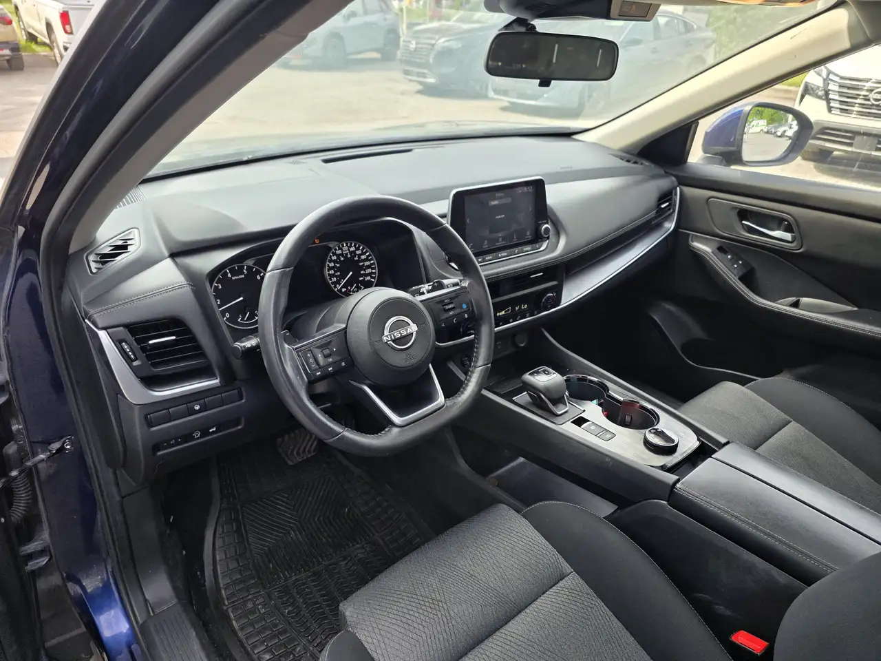 Nissan Rogue снимка Nissan Rogue