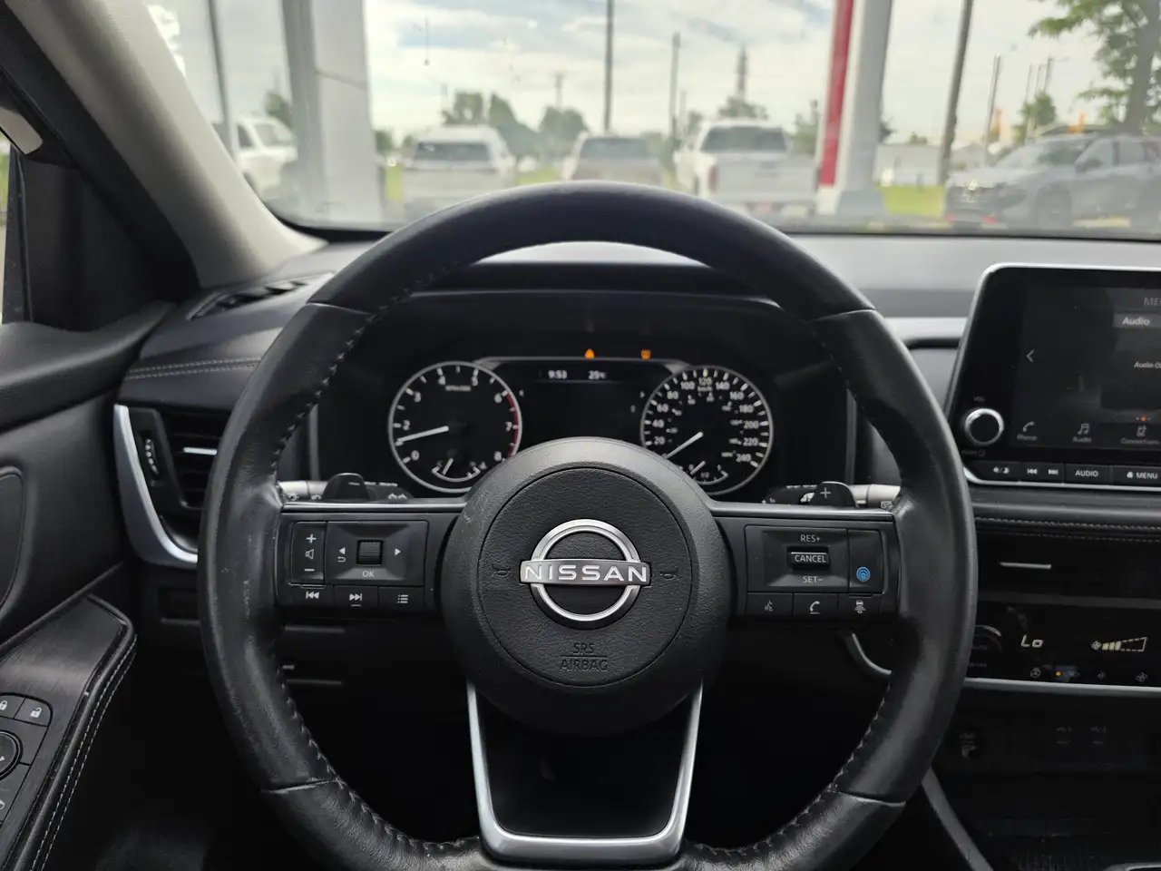 Nissan Rogue снимка Nissan Rogue