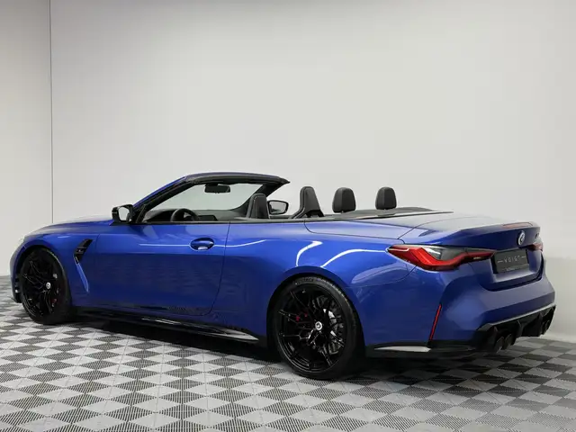 BMW M4 view 3