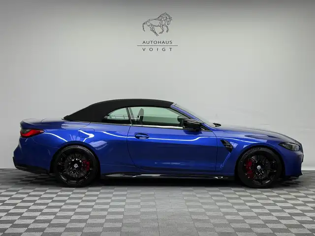 BMW M4 view 5