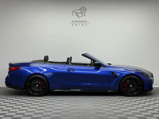 BMW M4 view 4