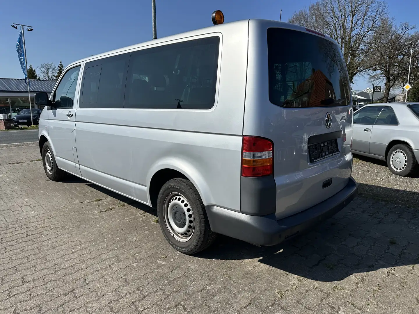 Volkswagen T5 Kombi Kombi lang Plateado - 2