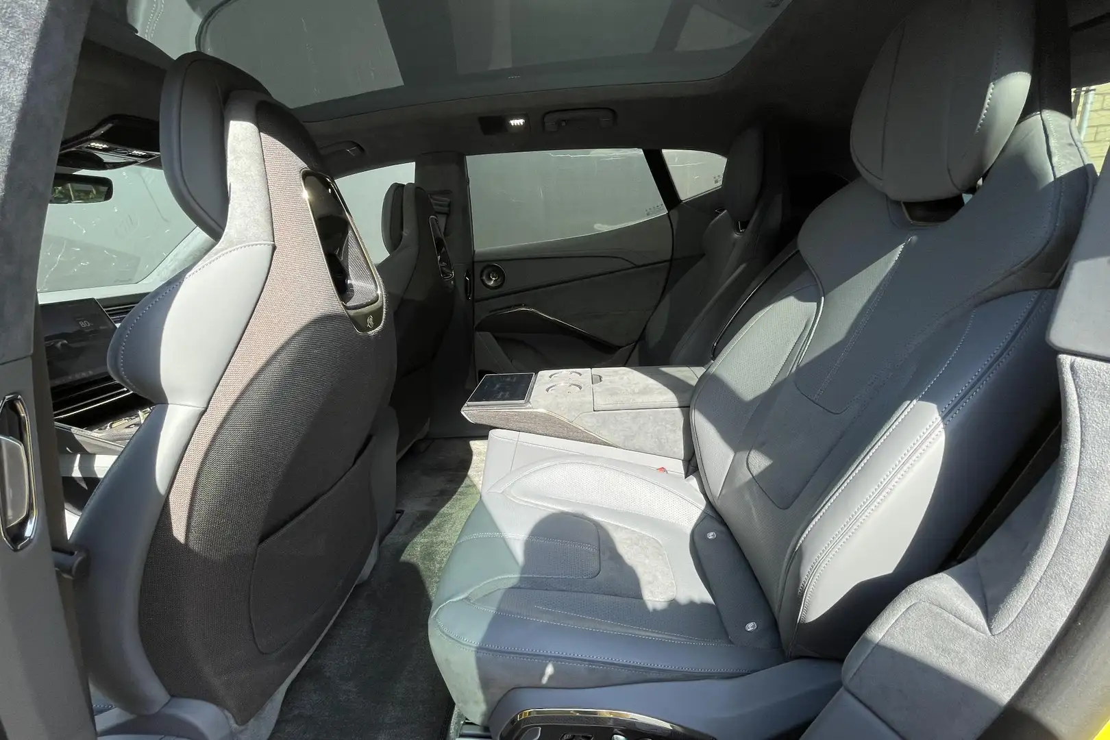 Lotus Eletre "S" 4WD Executive Seat 605pk 112 kWh Full Carbon P Geel - 2