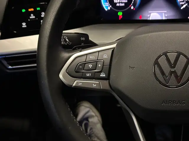 Volkswagen Golf view 17