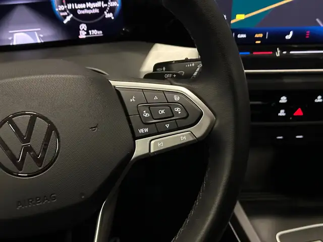 Volkswagen Golf view 18
