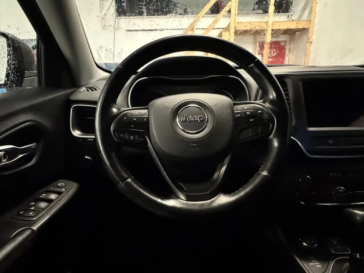 Jeep Cherokee снимка Jeep Cherokee
