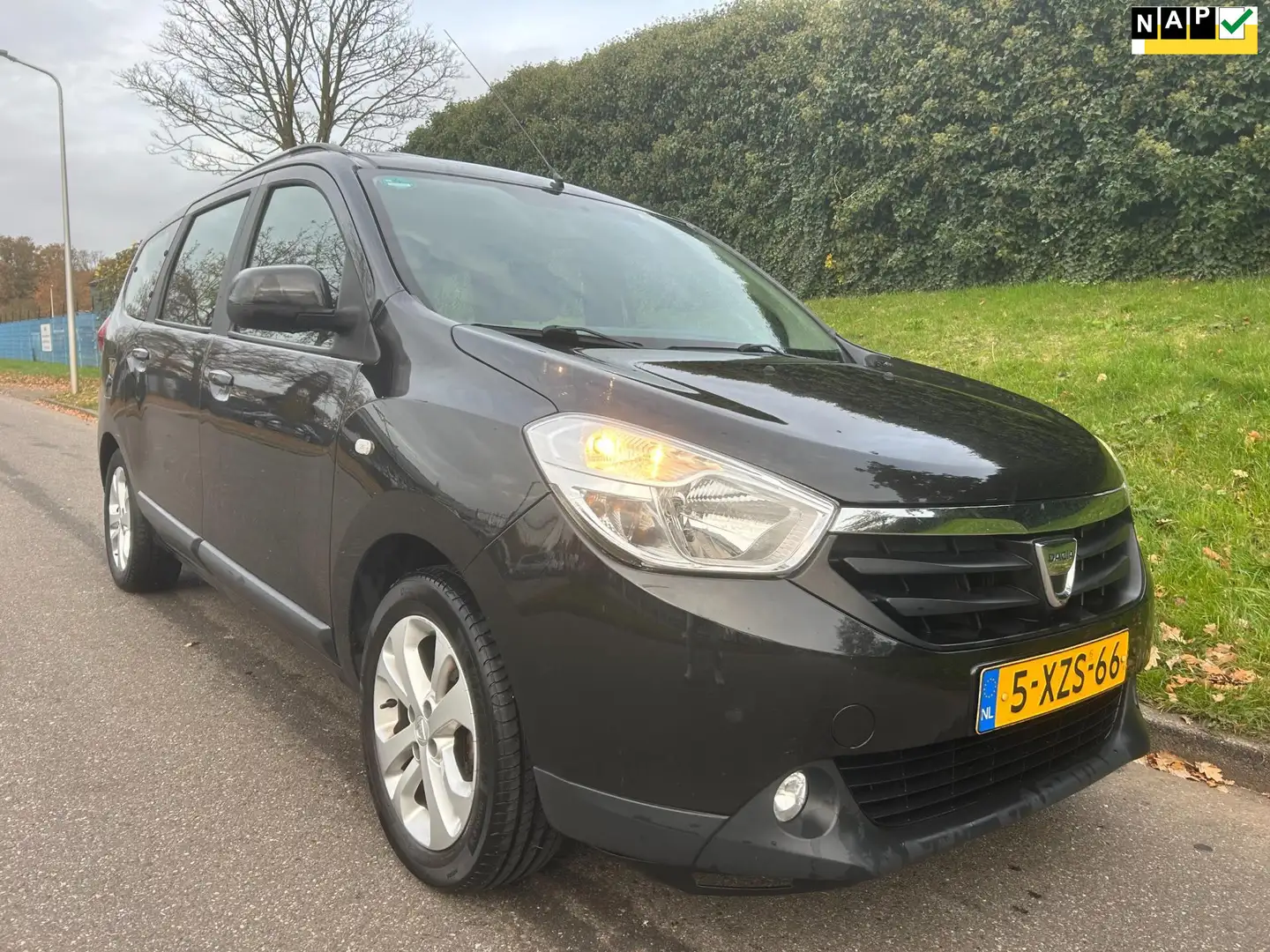 Dacia Lodgy 1.2 TCe Blackline 7p. Lederen bekleding - Navi - P Zwart - 1