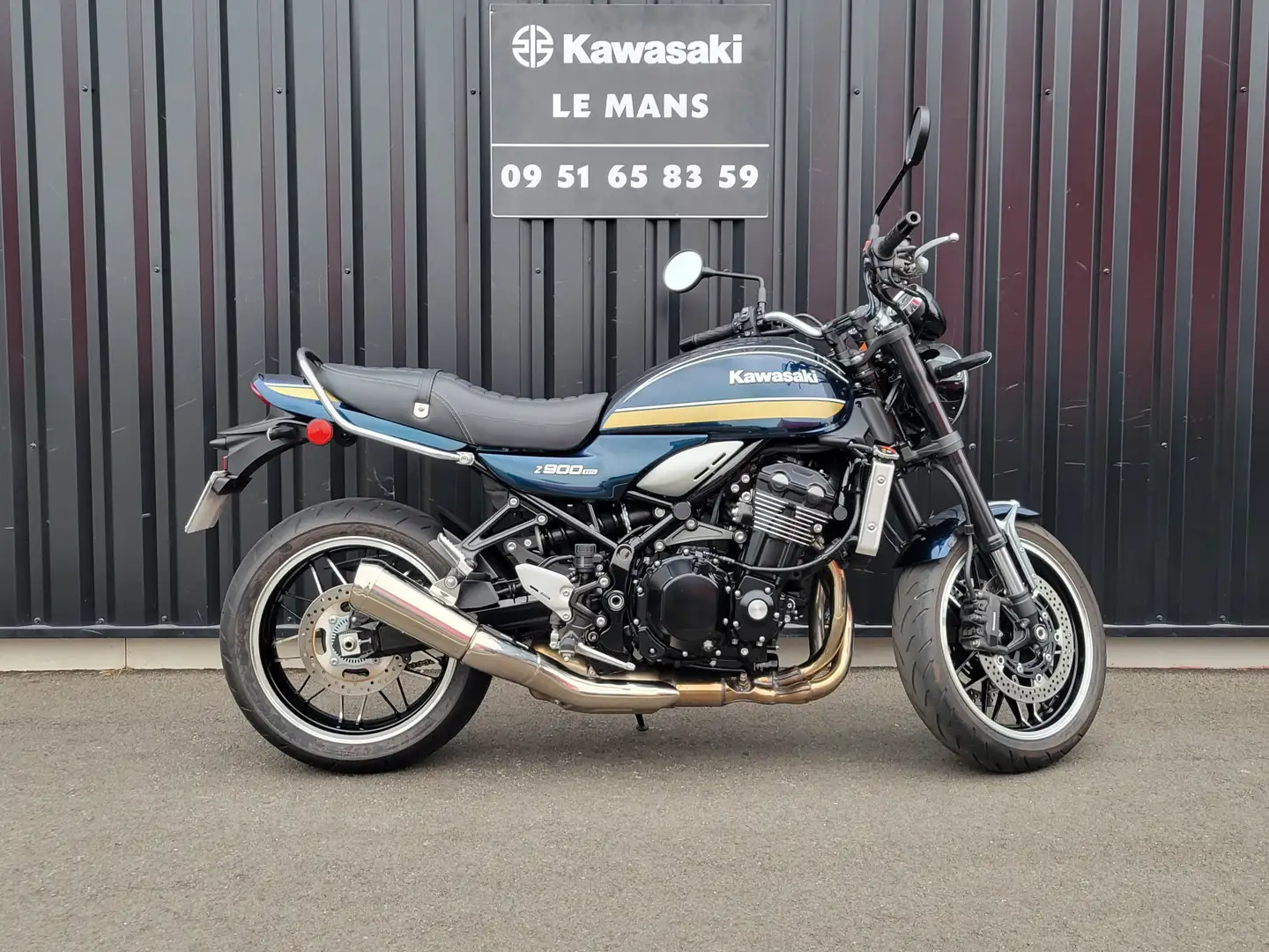 Kawasaki Z900RS Bleu - 1