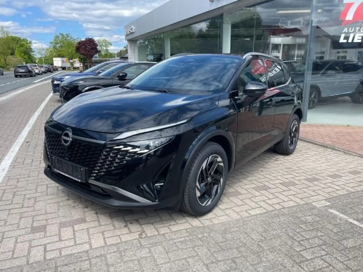Nissan Qashqai 1.3 DiG-T N-Connecta Winter/Komfort/Pano Zwart - 2