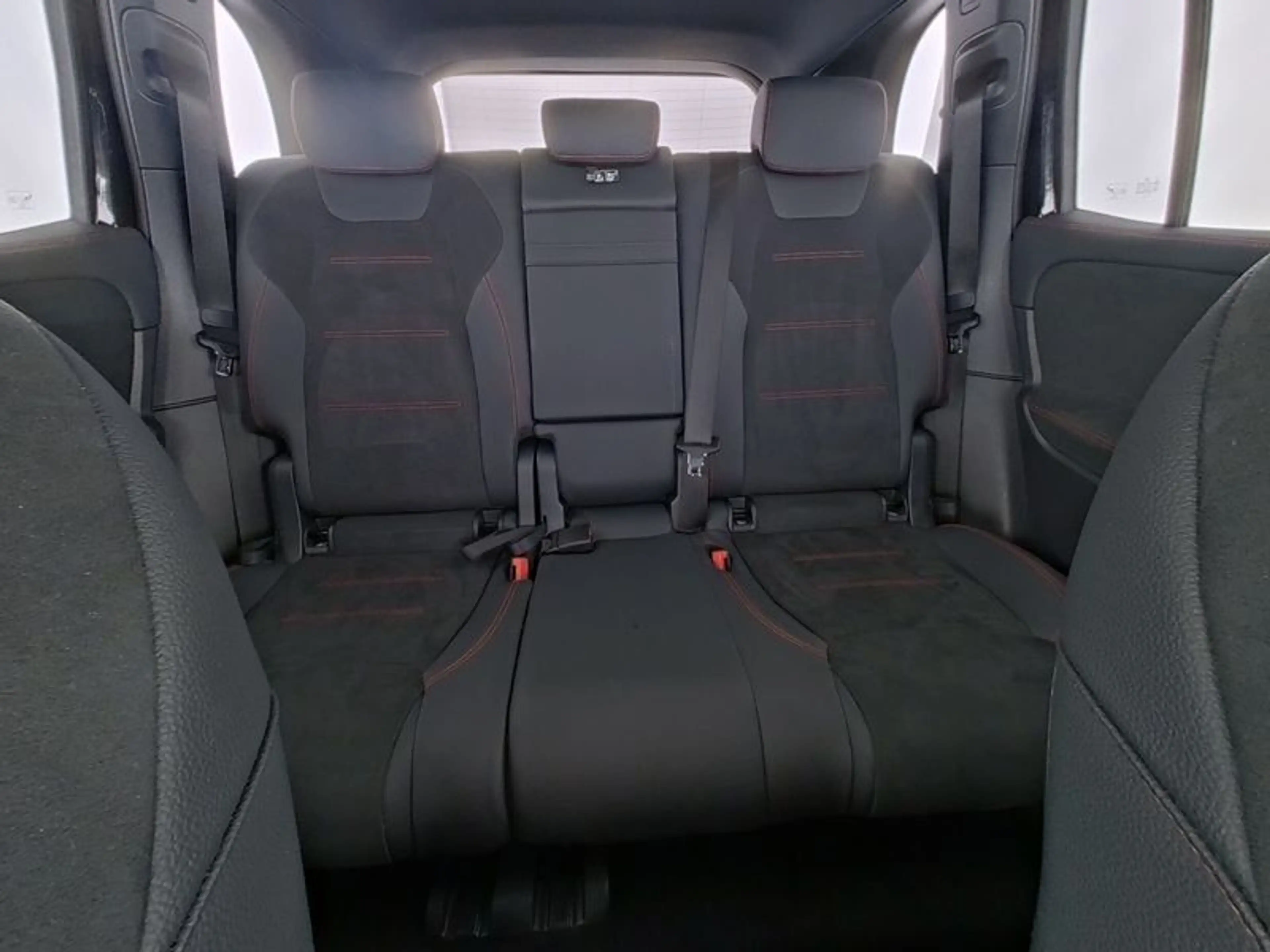 Mercedes-Benz EQB 250 AMG-PREMIUM DISTRONIC MEMORY BURMESTER — photo 10