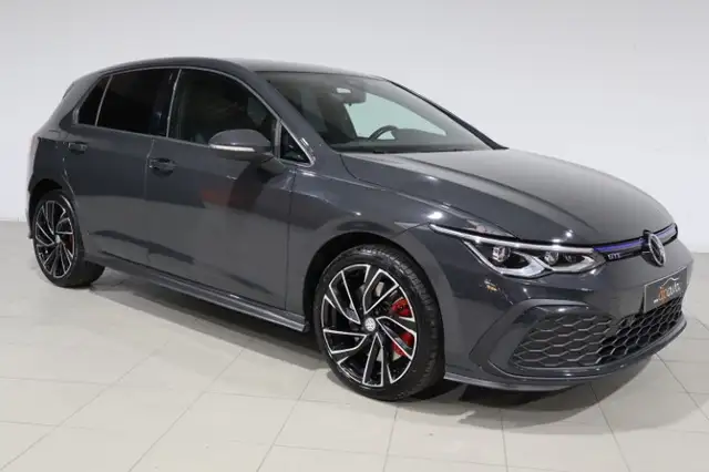 Volkswagen Golf view 2