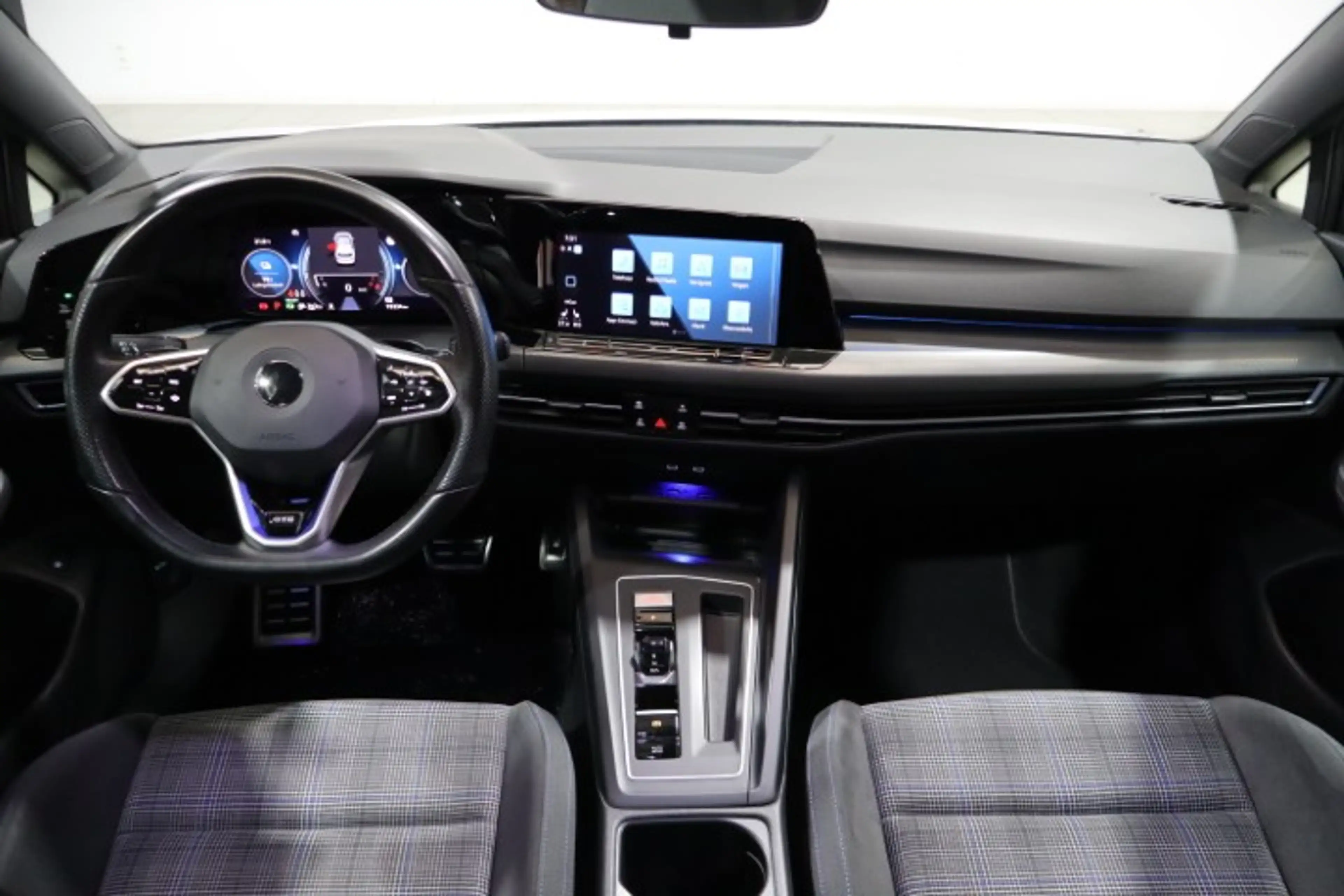 Volkswagen Golf GTE Golf 1.4 eHybrid PHEV GTE OPF DSG — photo 9