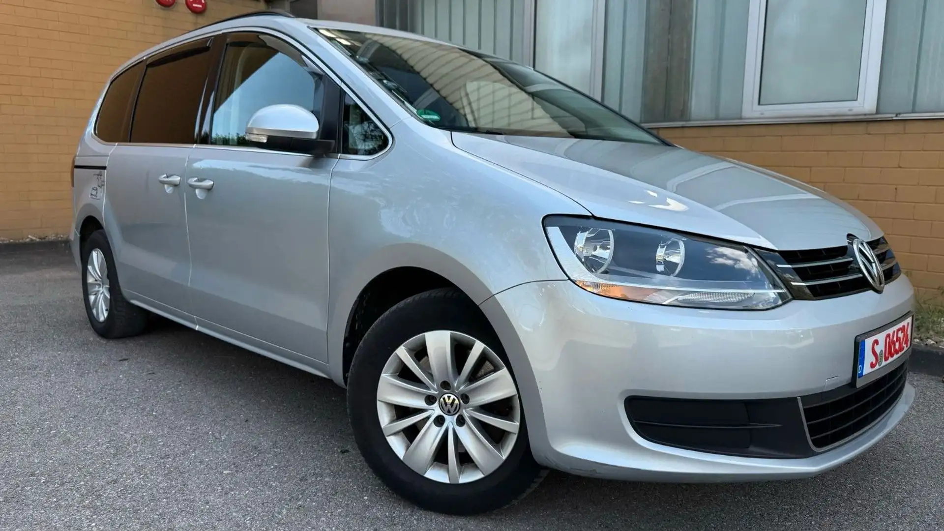 Volkswagen Sharan TDI+AUTO+NAVI+TÜV+GARANTIE+ANHÄNG+KAMERA Grijs - 1