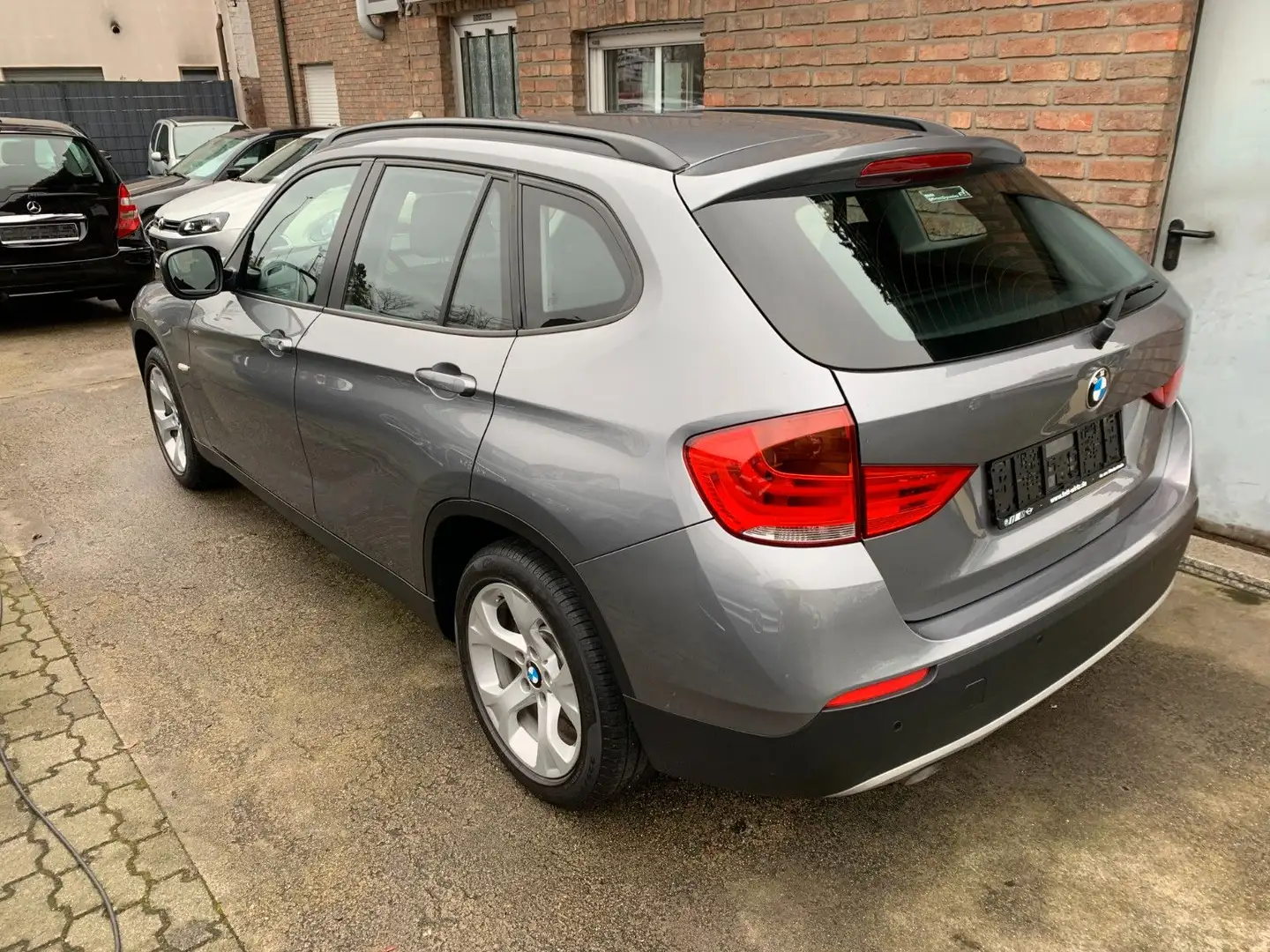 BMW X1 18 d sDrive Automatik Grau - 1
