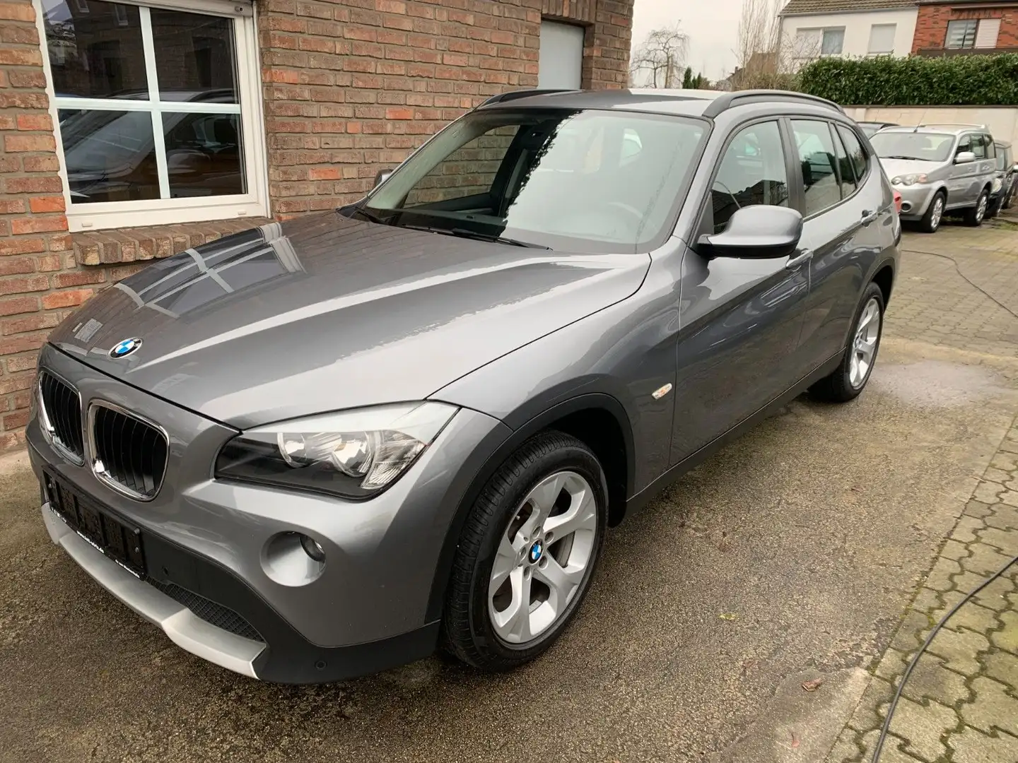 BMW X1 18 d sDrive Automatik Grau - 2